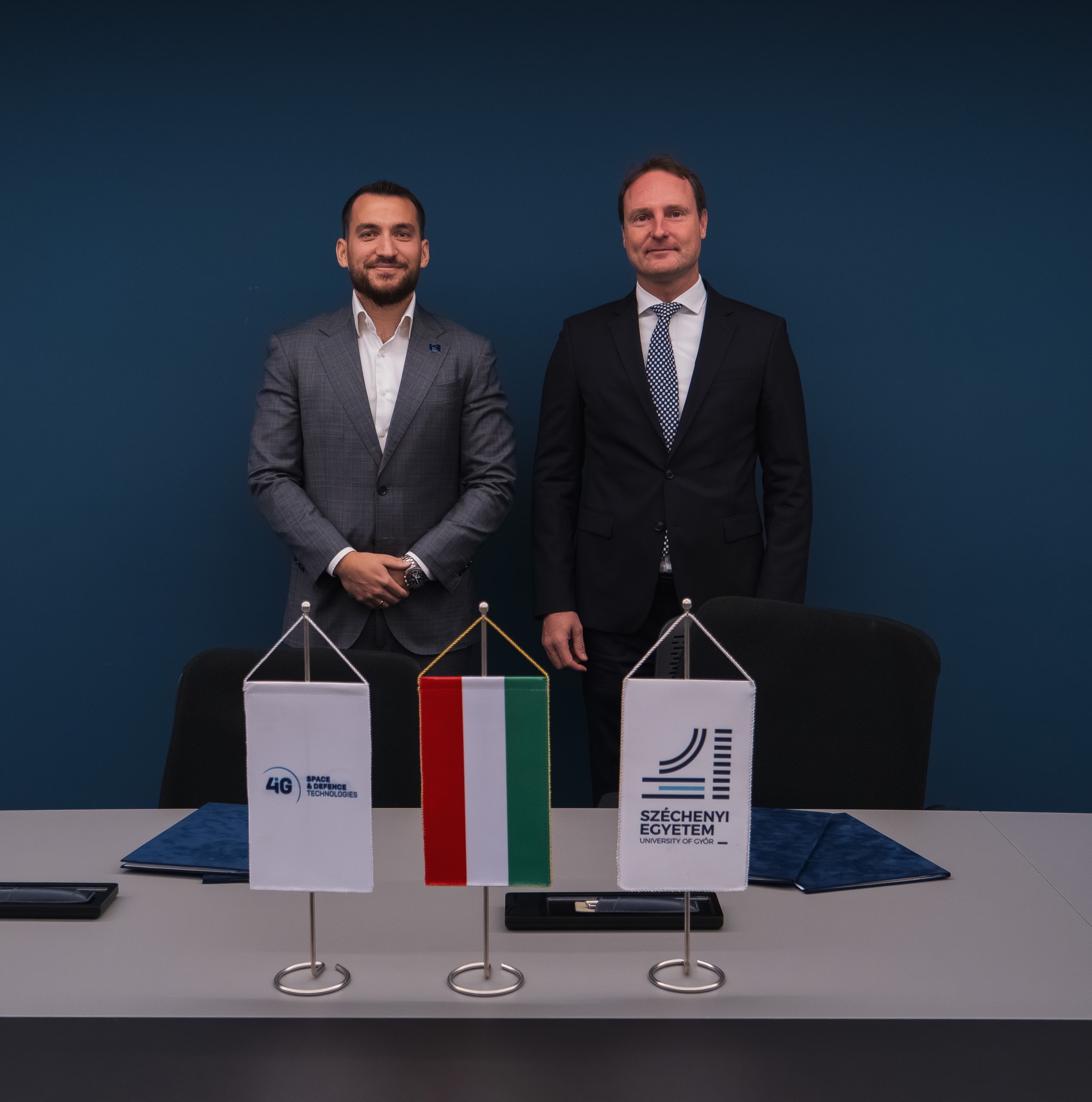 Dr István Sárhegyi, CEO of 4iG Space and Defence Technologies, and Dr Bálint Filep, President of Széchenyi István University, signed the agreement (Photo: 4iG)